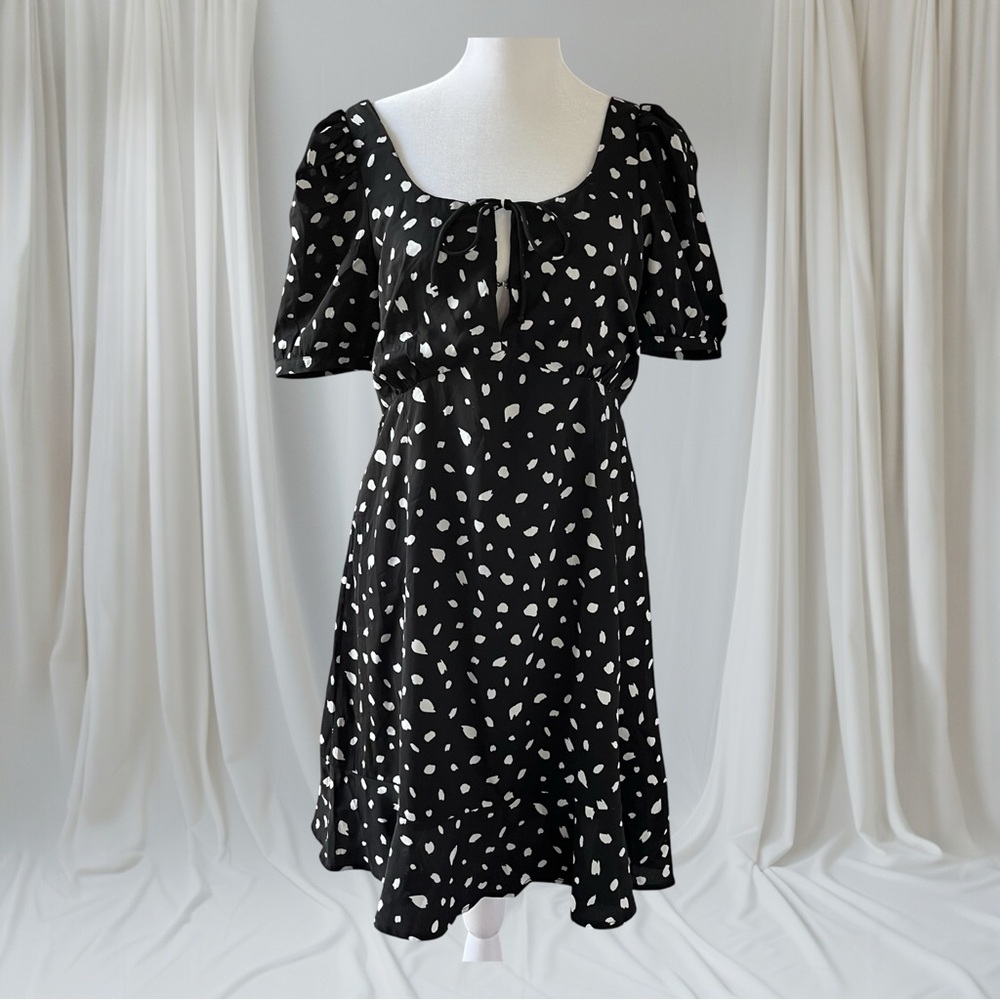 Crescent short sleeve black dress with white dot pattern